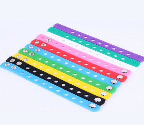 Het Silicone Rubberarmbanden van de sportgift Regelbaar met met pvc-Charmes