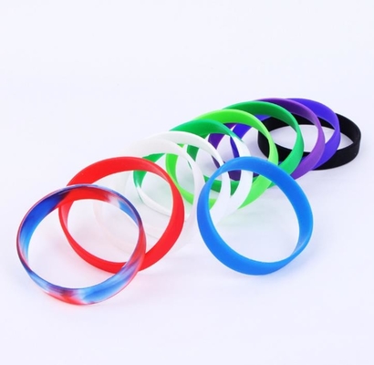 Stelt Silicone Rubberarmbanden, het Gepersonaliseerde Elastiek van Siliconemanchetten voor