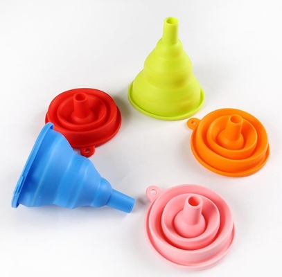 Het kleine van de het Voedselrang van grootte Vouwbare stijlen Keukengereedschap van de het Siliconetrechter